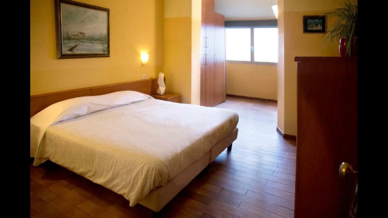 La Lanterna Hotell Colorno Eksteriør bilde